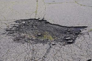 Top Warning Signs Your Asphalt Pavement Needs Repair Now